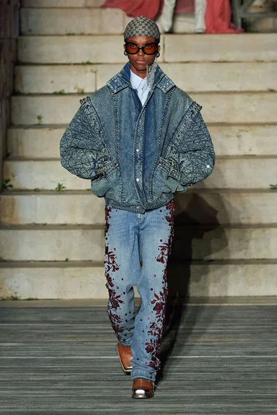 Look 97
